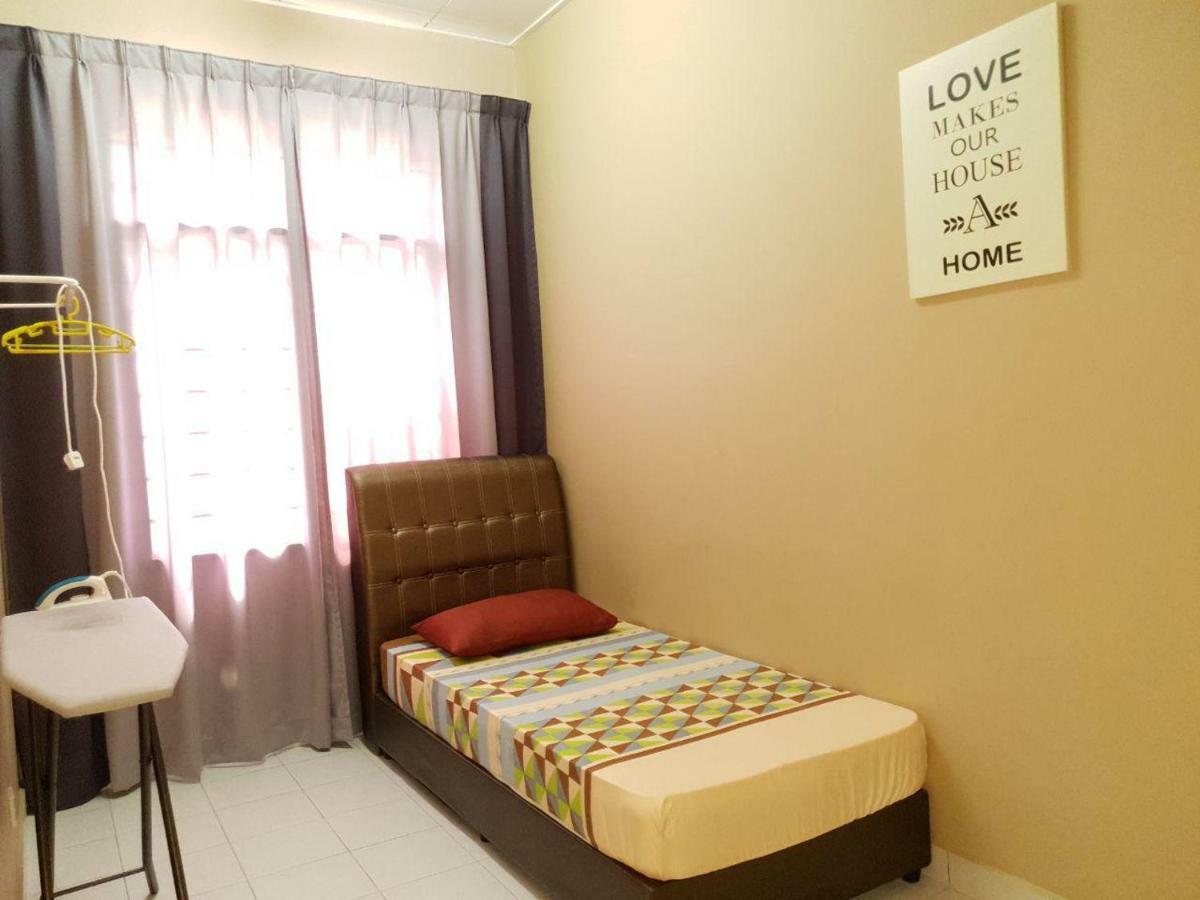 Lindanazri Homestay Mitc Melaka エクステリア 写真