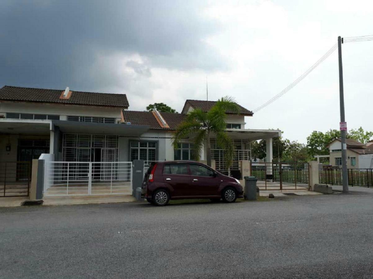 Lindanazri Homestay Mitc Melaka エクステリア 写真